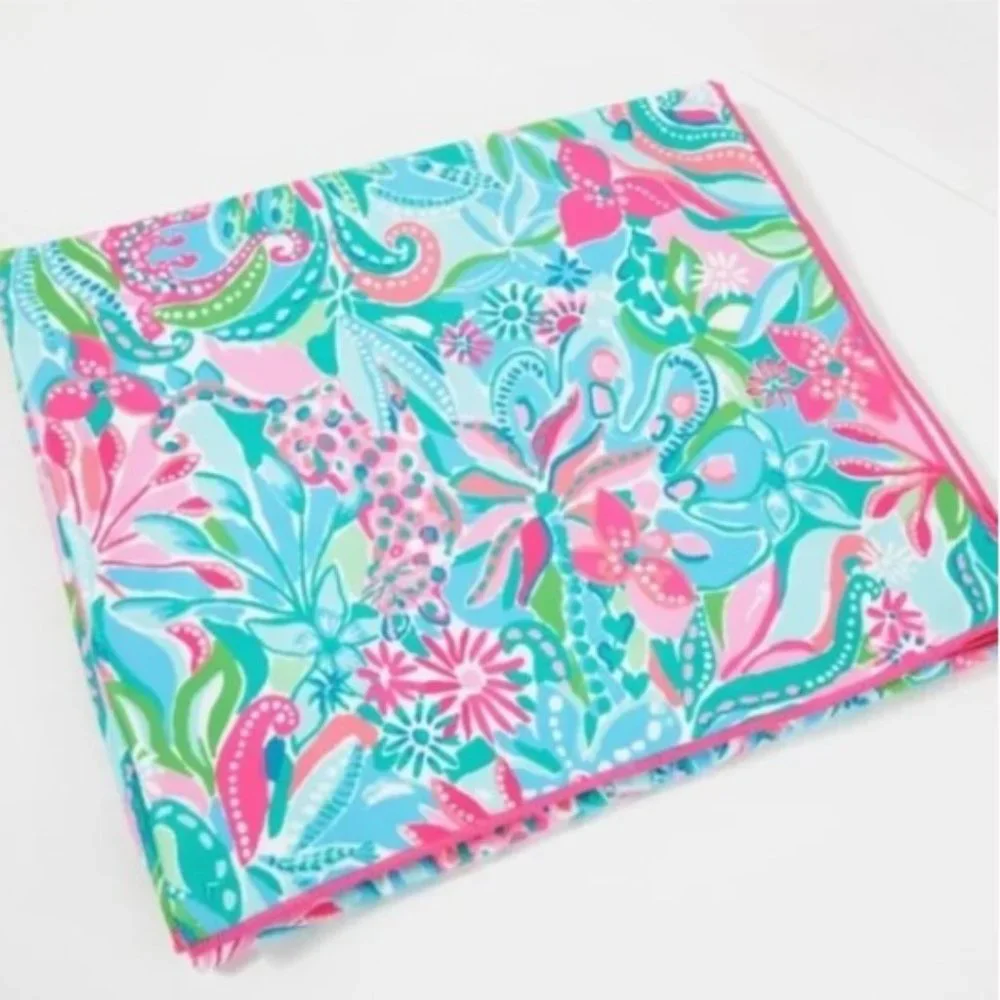 LILLY PULITZER LOUNGE TOWEL - NWT